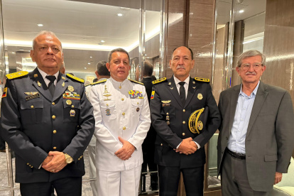 Oscar Ayerve (derecha) fue candidato al Cpccs en las elecciones de 2023.