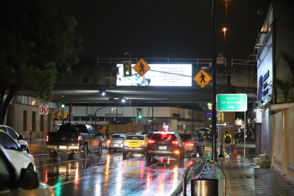 LETREROS LUMINOSOS EN PASO A DESNIVEL ... FD: CARLOS KLINGER  ... 29-01-2025 PERIODISTA. JUAN DANIEL PONCE AG - PERIODISTAS AG - GRANASA AG - EXPRESO