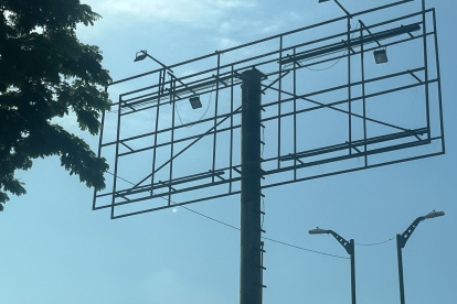 Estructuras.Hay vallas que no tienen lona o publicidades.