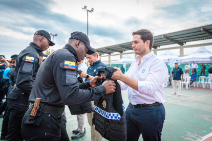 Hecho. Fernando Cornejo, presidente del Directorio de SEGURA EP, participó en la entrega.
