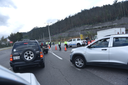 Los agentes de la AMT cerraron el paso en la Ruta Viva y desviaron a los vehículos hacia la av. Simón Bolívar.
