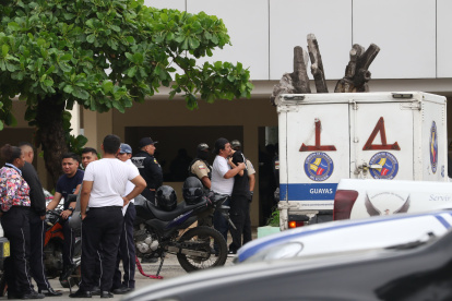 Familiares de Kelvin Jarama acudieron hasta el sitio del crimen, la tarde de este lunes 3 de febrero.