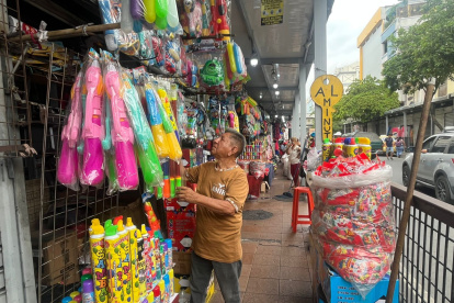 Comerciantes se preparan para las ventas por Carnaval.