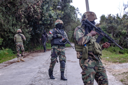 Soldados participan en un operativo este lunes, en Kenscoff (Haití).