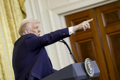 El presidente de Estados Unidos, Donald Trump, habla durante una conferencia de prensa conjunta con el primer ministro israelí, Benjamin Netanyahu, este martes 4 de febrero.