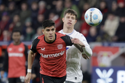 Piero Hincapié es titular fijo en Bayer Leverkusen.