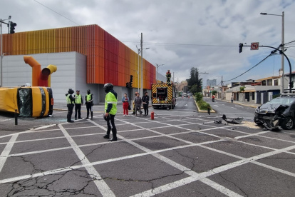 Los vehículos involucrados en el siniestro quedaron sobre la intersección.