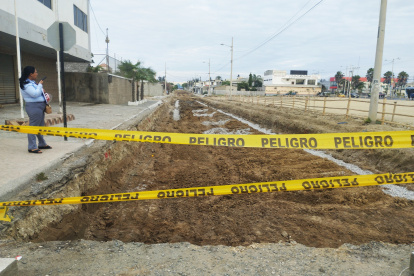 Estas son las cintas con las que se advierte de los trabajos que se están realizando. Para la ciudadanía es insuficiente.