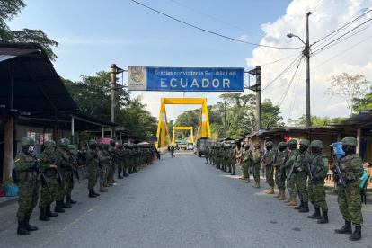 Los militares se desplegaron en los pasos fronterizos terrestres, en donde se restringirá el paso a ciudadanos extranjeros desde el 8 hasta el 10 de febrero.