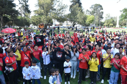 Los seguidores de Cristiano Ronaldo llegaron con camisetas y carteles.