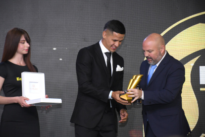 El delantero paraguayo Álex Arce, goleador de Liga de Quito, fue designado como el mejor jugador de la LigaPro de 2024. El Toro recibió un anillo y un trofeo.