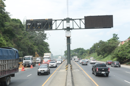 En avenidas como Perimetral se encuentran los paneles.