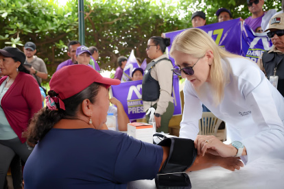 Annabella Azín encabeza la lista de candidatos a asambleístas nacionales.