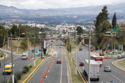 La Prefectura de Pichincha confirma la consultoría para el nuevo cruce vehicular subterráneo entre los puentes 2 y 3 de la autopista General Rumiñahui.