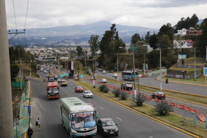 Por trabajos en el nuevo paso vehicular en el sector del puente 8, se ejecutarán cierres parciales en la Autopista General Rumiñahui