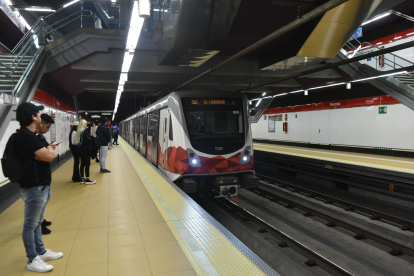 Operación. La reducción de velocidad se debería a dos fisuras en los rieles en el tramo entre las estaciones La Magdalena y El Recreo.