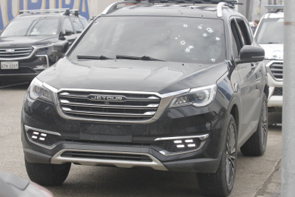 Este es el vehículo atacado. En él estaban los artistas.