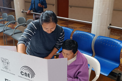 En el Hogar Cristo Rey, de Cuenca, nueve adultos mayores votaron en el proceso de Elecciones 2025.