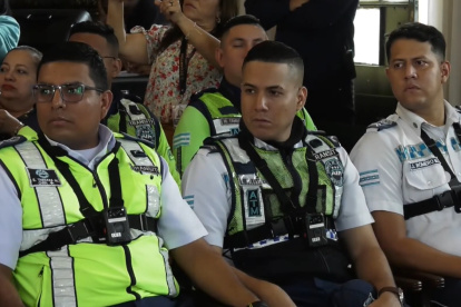 Agentes de ATM se presentaron con sus nuevos dispositivos.