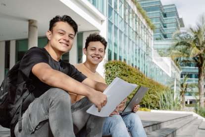 Universidades. Los convenios internacionales permiten a los estudiantes universitarios culminar sus estudios en el extranjero.
