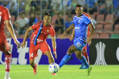 La vocación ofensiva de Blooming sorprendió a la zona defensiva de El Nacional que recibió tres goles en 37 minutos.