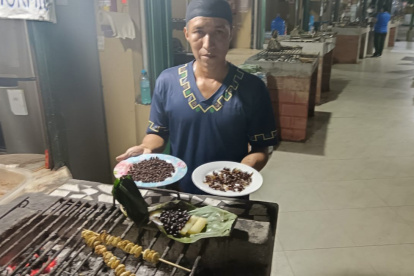 Mercado. En el sitio se ofrece la comida típica de Archidona.