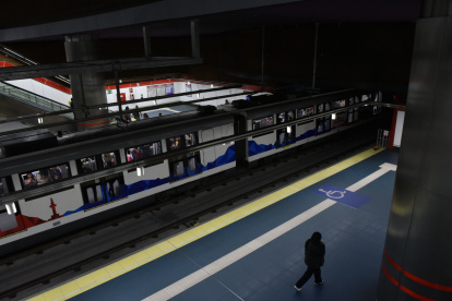 En un tramo del carril del Metro de Quito se detectaron dos fisuras.