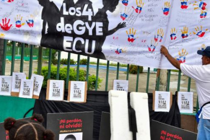 Caso Las Malvinas: colgaron pancartas tras dos meses de desaparición.