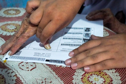 El voto en casa, en las Elecciones Ecuador 2025, es para adultos mayores y personas con discapacidad.