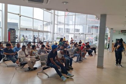 Este 8 de febrero en las agencias del Registro Civil de Guayaquil, Daule y Durán hubo decenas de personas sacando su cédula.