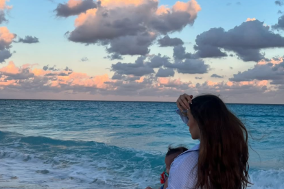 La joven de tan solo 17 años y madre de una bebé de 6 meses enfrenta cargos por presutna agresión.