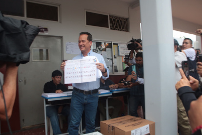 El candidato ejerció su derecho al voto este 9 de febrero.