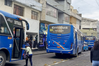 Los buses urbanos en Latacunga trabajan con normalidad en el proceso electoral.