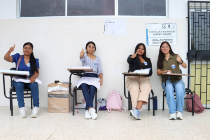 Según el CNE, las elecciones se desarrollan, sin dificultades, en el país.