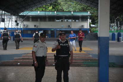 El equipo de EXPRESO fue impedido de realizar la cobertura del conteo de votos, a pesar de las indicaciones del CNE.