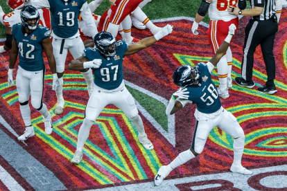 Los Philadelphia Eagles anularon a los Kansas City Chiefs para quedarse con el Siper Bowl.