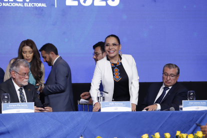 Diana Atamaint en rueda de prensa desde el centro de mando del CNE.