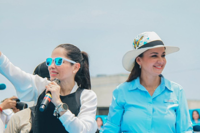 Marcela Aguiñaga y Luisa González durante la campaña presidencial del 2023.
