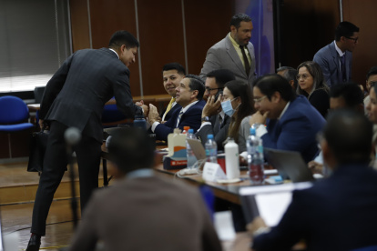 Interrogatorio a los involucrados en el caso Purga, con la presencia de los abogados defensores y el fiscal general subrogante, Wilson Toainga.