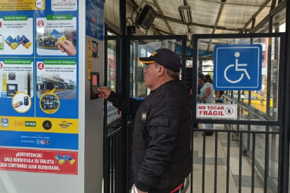 Cinco paradas inteligentes ya se utilizan en Loja.