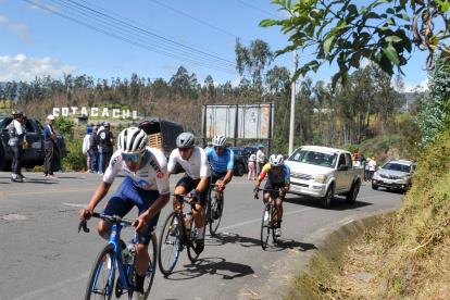 Nixon Rosero (d), con las lecciones aprendidas, tuvo su retorno a las competencias oficiales en el Campeonato Nacional de Ciclismo de Ruta.
