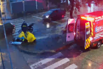 Debido a las lluvias, se reportó un accidente de tránsito en las calles Teodoro Alvarado Oleas y Rodrigo Ycaza Cornejo, norte de Guayaquil.