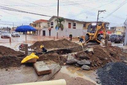 Interagua se encuentra realizando labores de arreglo de tuberías.