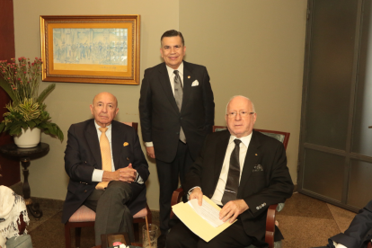 Luis Gallegos Chiriboga, Carlos Estarellas y Javier Simon.