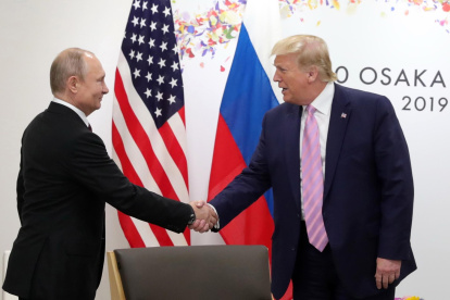 El presidente ruso, Vladimir Putin, se reúne con el presidente de os Estados Unidos, Donald Trump. Una foto de 2029.