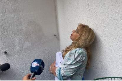 La jueza Nubia Vera acudió este 12 de febrero al Ministerio de Trabajo. Allí constató que la placa sí existe, pero es invisible.