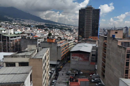 Los edificios se levantaron en los años sesenta. En la mayoría de ellos hay oficinas.