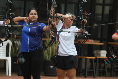 Blanca Rodrigo (i), próxima a cumplir 18 años, ya fue campeona panamericana y acudió a los Juegos Panamericanos de Santiago 2023 representando al país.