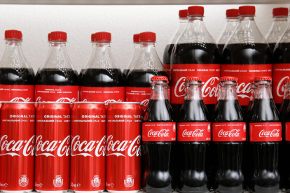 La marca Coca-Cola en el centro de la polémica, tras la reciente prohibición en Cantinela.