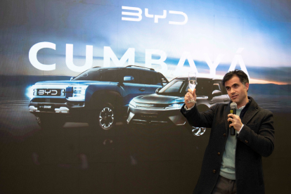 Simón Pérez durante el brindis.